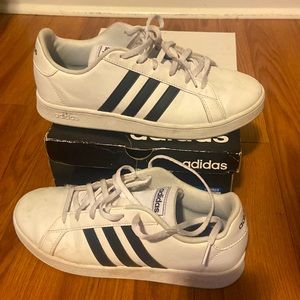 Boys Adidas Grand Court Sneakers. Excellent Condition! Size 7 Youth